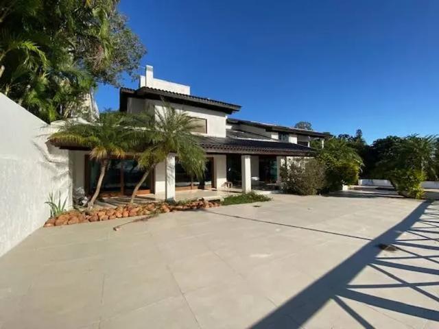 Casa Alto Padrão com 890m² e Vista para o Guaíba na Vila Conceição