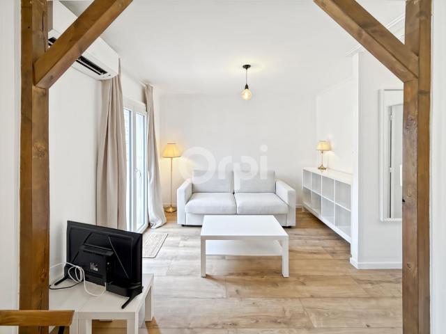 NICE Musiciens 2P 33m² meublé dernier étage grand balcon