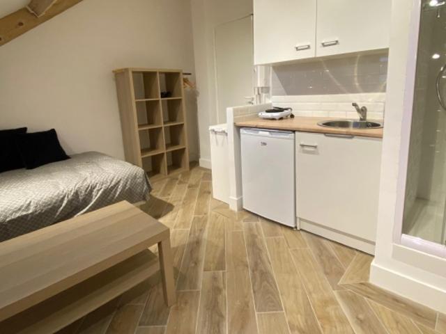 NICE MUSICIENS STUDIO DE 9.33 M² A VENDRE DERNIER ETAGE VUE DEGAGEE PROCHE COMMODITE CALME MEUBLÉ IDEAL INVESTISSEUR