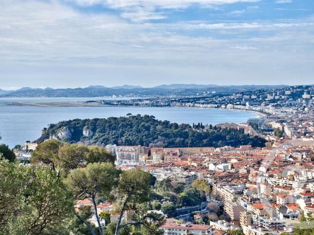 Nice Mont Boron Appartement 4 pièces de 106m² situé au 6èm. 106m² Nice