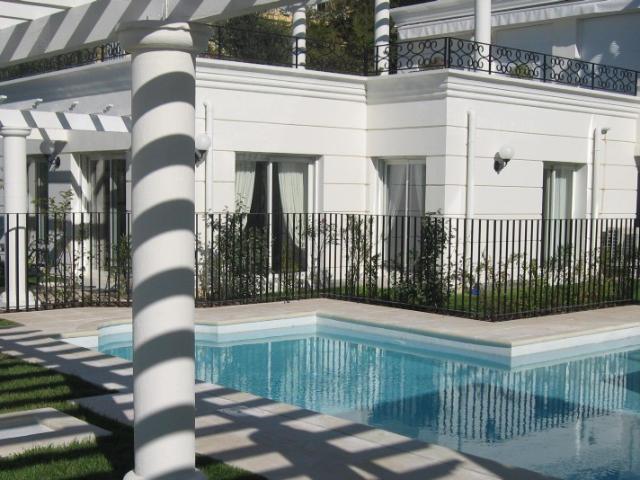 NICE MONT BORON BEAU 4 PIECES MEUBLE RESIDENCE AVEC PISCINE PARKING PROCHE PLAGE ET TRANSPORTS EN COMMUN