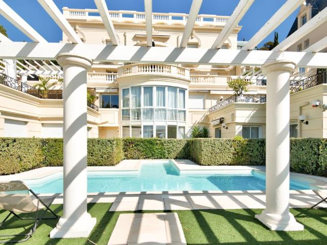 NICE MONT BORON SUPERBE 4 PIÈCES MEUBLÉ DE 156 M² À LOUER HAUT STANDING TRAVERSANT PISCINE BALCON GARAGE DOUBLE