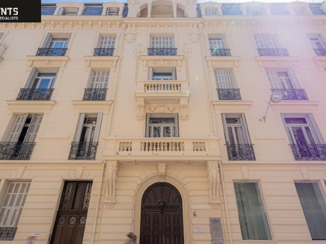 NICE &ndash Carr&eacute d& 39 Or 270m² Nice