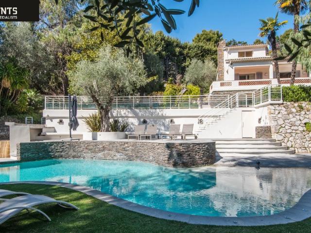 NICE &ndash Cimiez: Impeccably maintained 330 m&sup2 villa w. 332m² Nice