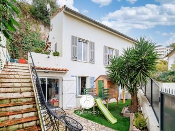 NICE NORD / AVENUE CERNUSCHI: MAISON INDIVIDUELLE / TRÈS BON ÉTAT / 3 NIVEAUX / CLIMATISATION