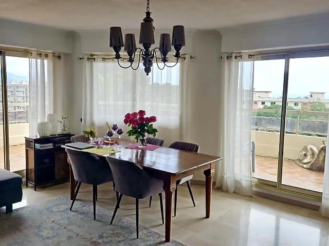 Nice Ouest, beau 3 pieces en rez de jardin, terrasse 76 m2 77m² Nice