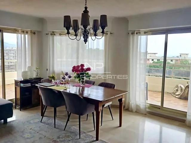 Nice Ouest, beau 3 pieces en rez de jardin, terrasse 76 m2