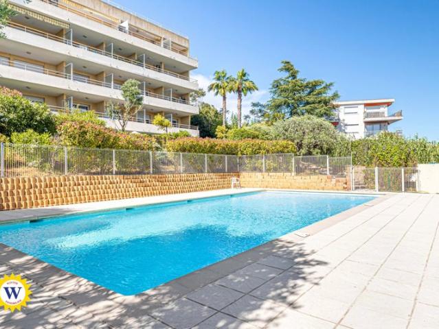 NICE OUEST STUDIO AVEC TERRASSE ET PARKING