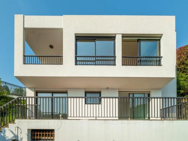 NICE OUEST VILLA D'EXCEPTION PISCINE VUE MER JARDIN