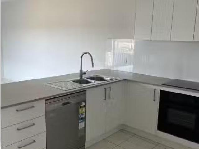 Deal! a/2B Leconfield Rd, Greta Townhouse for rent Listed by.