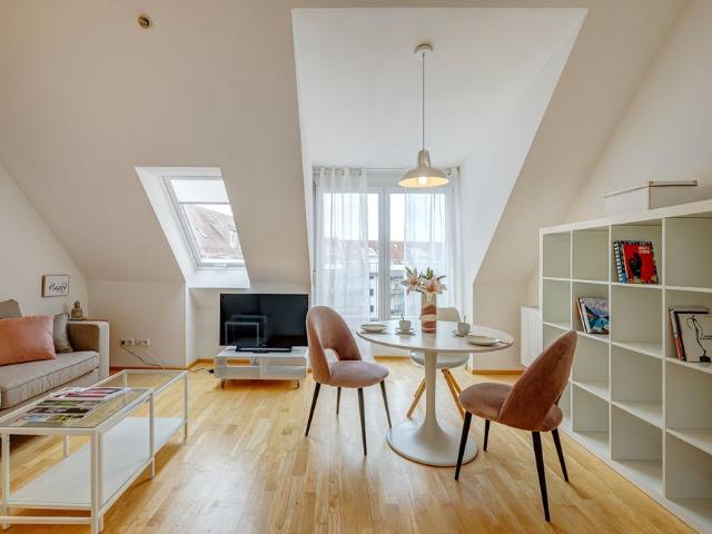 Nice attic apartment in Schwabing for rent