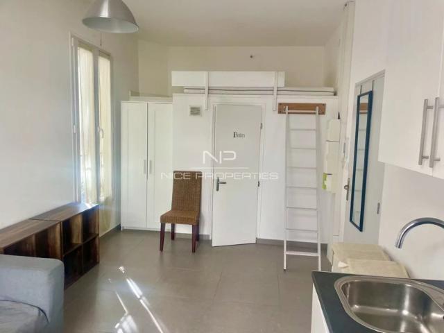 Nice, agréable studio de 20 m2, mezzanine sur balcon habitable