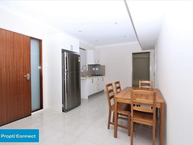 Nice and tidy granny flat Water and Electricity Included