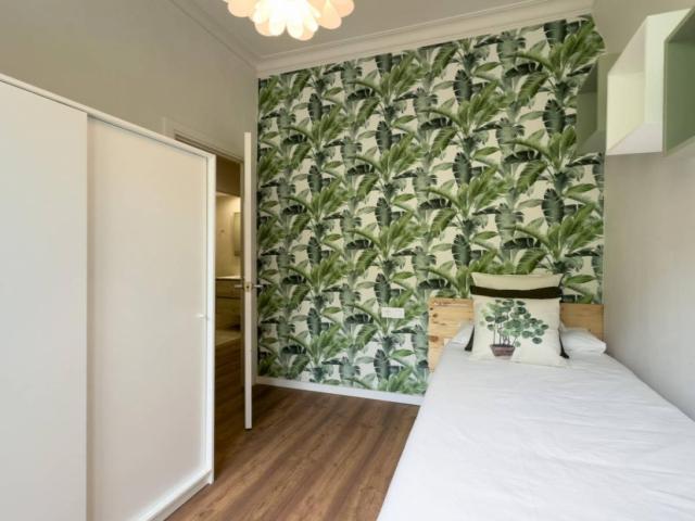 Nice and bright single bedroom in Eixample