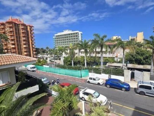 Nice and comfortable studio apartment for seasonal rental, close to the sea and the city center. Utilities included