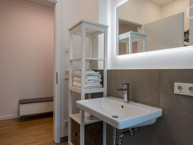 Nice and lovely waterfront apartment in quiet street Berlin, Berlin Amsterdam Apartments for Rent