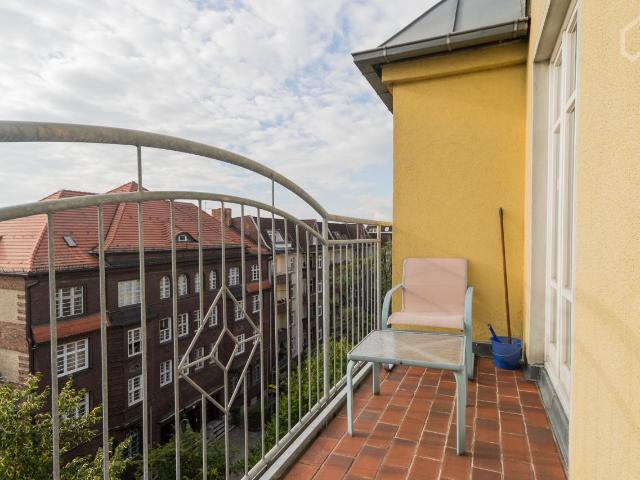 Nice and spacious loft apartment with a wonderful balcony and great connection to the city center 20 mins, Berlin Amsterdam Apartments for Rent