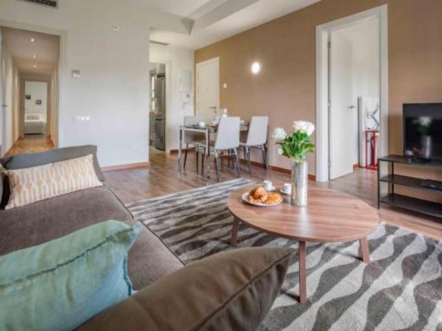 Nice apartment, with balcony next to Boqueria Plaza and the Ramblas