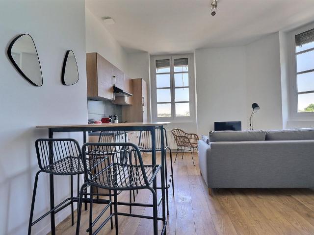Nice apartment refurbished that can accommodate up to 5 travelers, Lyon Amsterdam Apartments for Rent