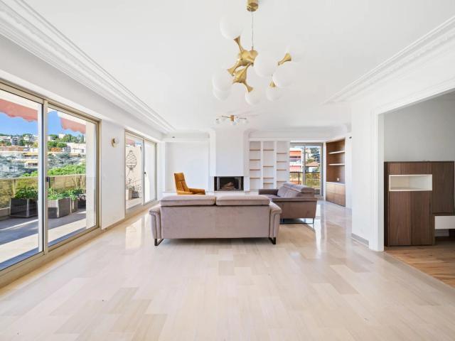 Nice Appartement au dernier étage, avec vue sur la mer, su. 128m² Nice