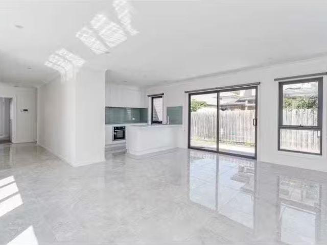 Just in! B/113 Outhwaite Road, Heidelberg West VIC 3081