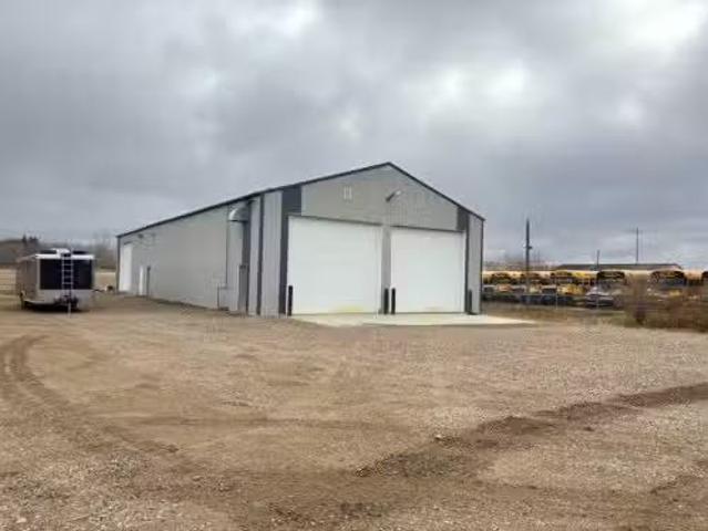 For Rent! B 4201 37 Avenue, Lloydminster, SK, S9V 1L1 commer.