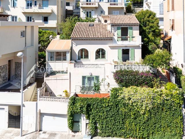 Nice Bas Cimiez maison de ville avec terrasses studio indépendant et garage