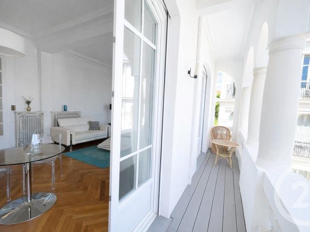 Nice Baumettes: Situé dans l'ancienne annexe du Château d. 74m² Nice