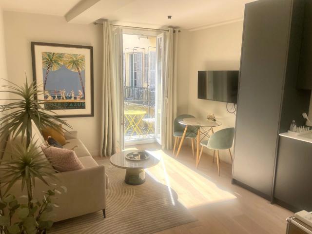 Nice, beau 2 pièces sur balcon à 2 pas de la Place Masséna 25m² Nice