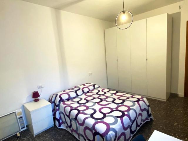 Nice big room with natural light close to Sagrada Familia