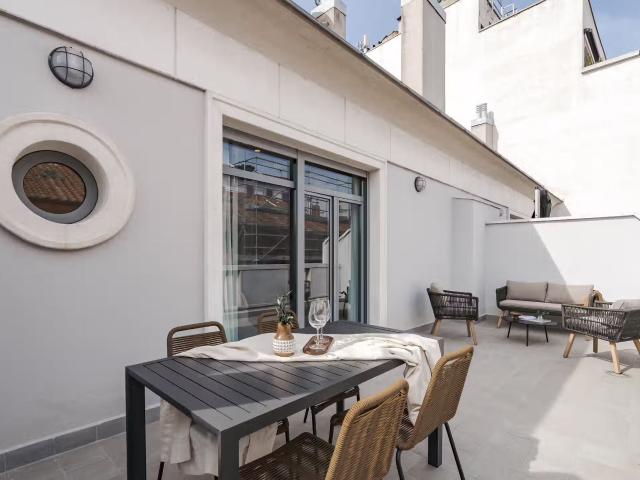 Nice & bright Penthouse, 3 Rooms, 2 bedrooms, 1 bathroom, 85 m², Terrace 40 m² located in Mitte