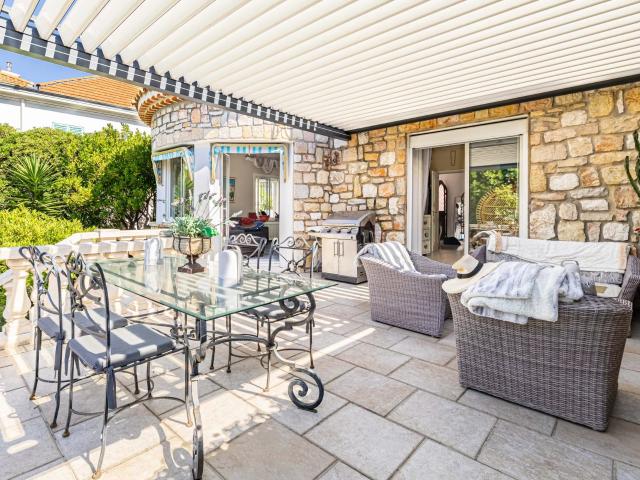 Nice – Capitaine Scott – Élégante maison niçoise avec piscine, jardin et aperçu mer