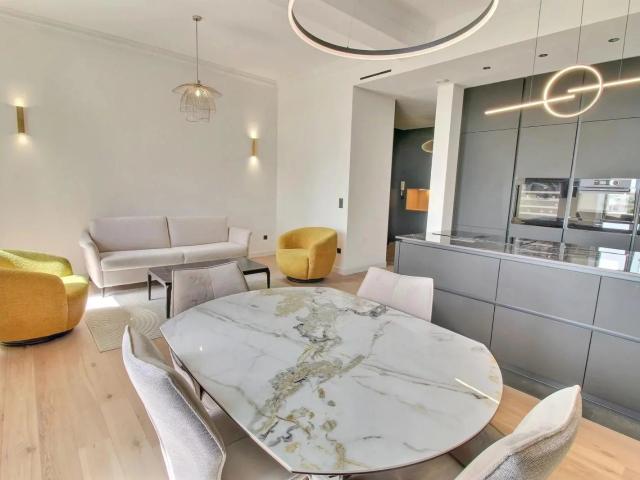 Nice Carabacel, 3 pièces rénové dans un superbe immeuble bou. 81m² Nice