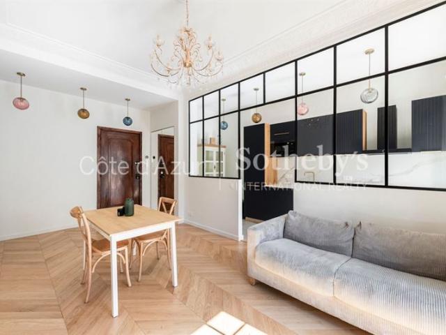Nice Carré d’Or élégant 2 pièces rénové avec balcon rue François