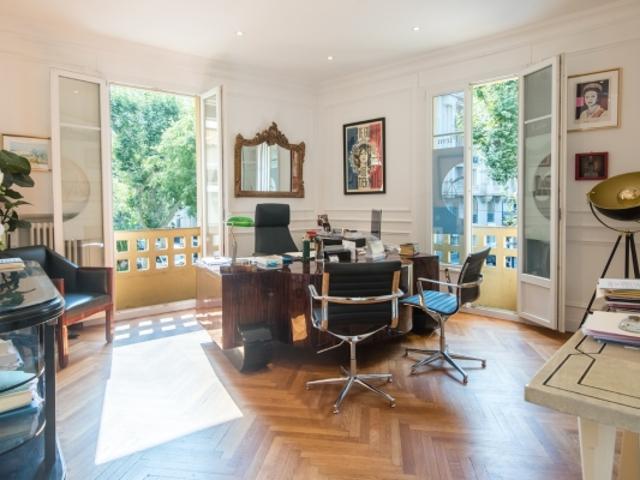 NICE CARRÉ DOR 6 PIECES DE 132 M² A VENDRE RÉNOVÉ BEAUX VOLUMES LUMINEUX PROCHE COMMODITÉS CAVE