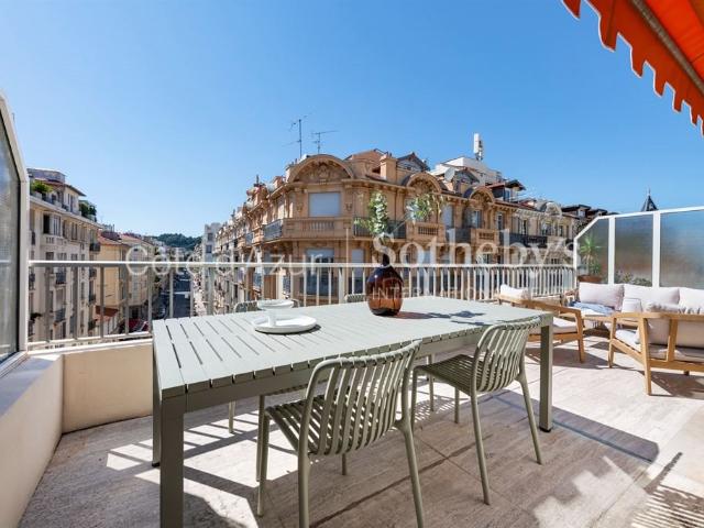 Nice Carré d’Or, appartement 3 pièces rénové avec terrasse b. 72m² Nice