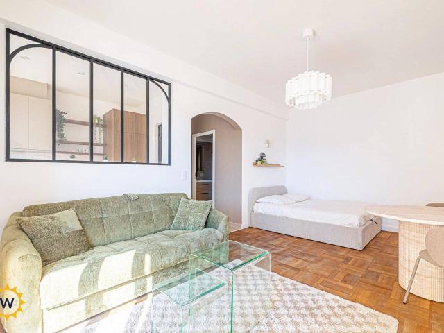 NICE CENTRE 1 PIECE MEUBLE