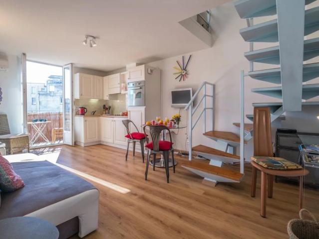 Nice Centre / Carré d’Or — Dernier étage avec ascenseur, duplex au calme avec balcon