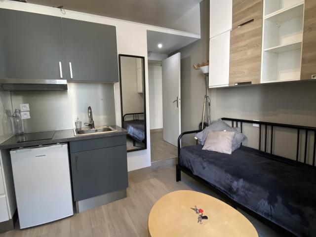 Nice centre / Malaussena Charmant studio meublé 13,65m2, refait à neuf