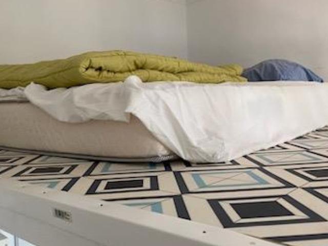NICE CENTRE STUDIO MEUBLE DE 13M² A LOUER MEZZANINE BALCON PROCHE TRAM ET GARE