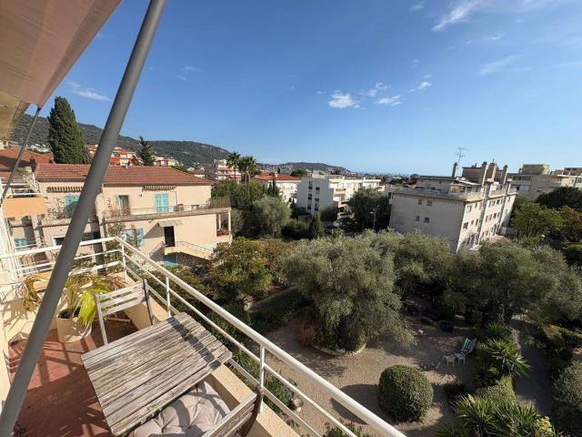 Nice Cimiez — T2 meublé 51,5 m², dernier étage Sud / Ouest Balcon 9m², loggia, cave