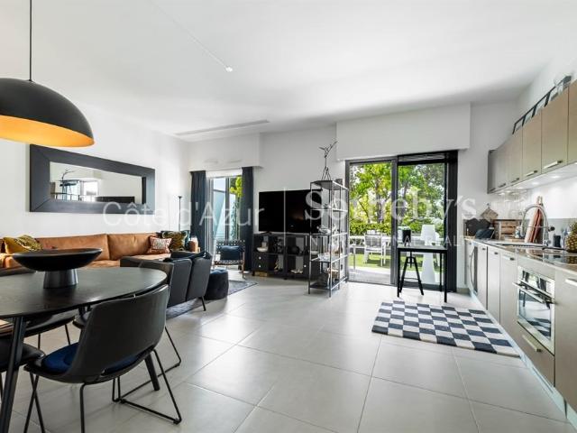 Nice Cimiez appartement avec jardin dans résidence de standi. 63m² Nice