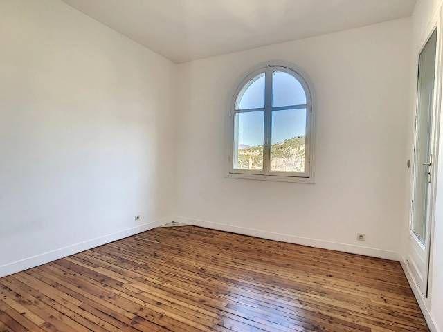 NICE CIMIEZ Beau trois pièces vide de 66m² avec balcon