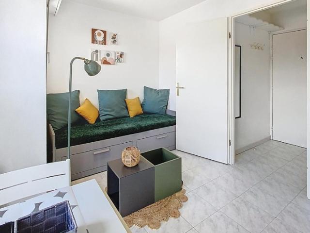 NICE CIMIEZ STUDIO MEUBLE DE 17M² A LOUER CUISINE AMENAGEE PROCHE TRAM ET COMMERCES