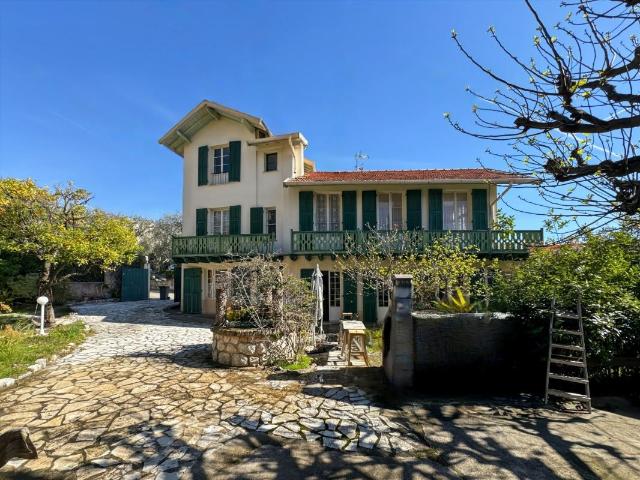NICE Cimiez/Libération Villa de caractère avec terrain plat