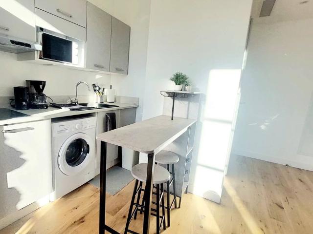 NICE COEUR CENTRE VILLE 2 PIECES MEUBLE BALCON