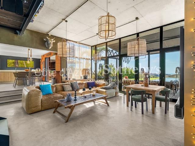 Nice Crémat, propriété contemporaine avec piscine et vue mer. 253m² Nice