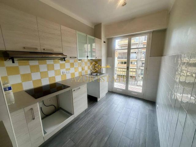 NICE DUBOUCHAGE / FOCH: STUDIO AVEC TERRASSE ET CAVE
