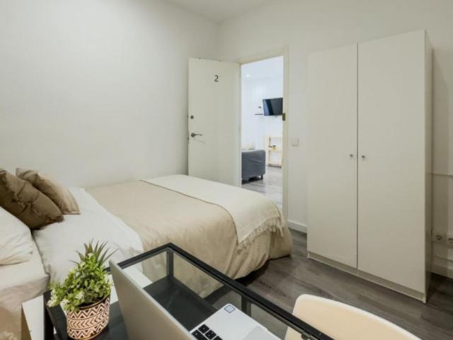 Nice double bedroom close to Facultat de Filosofia Universitat de Barcelona