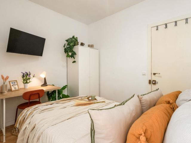 Nice double bedroom in Sants Montjuïc